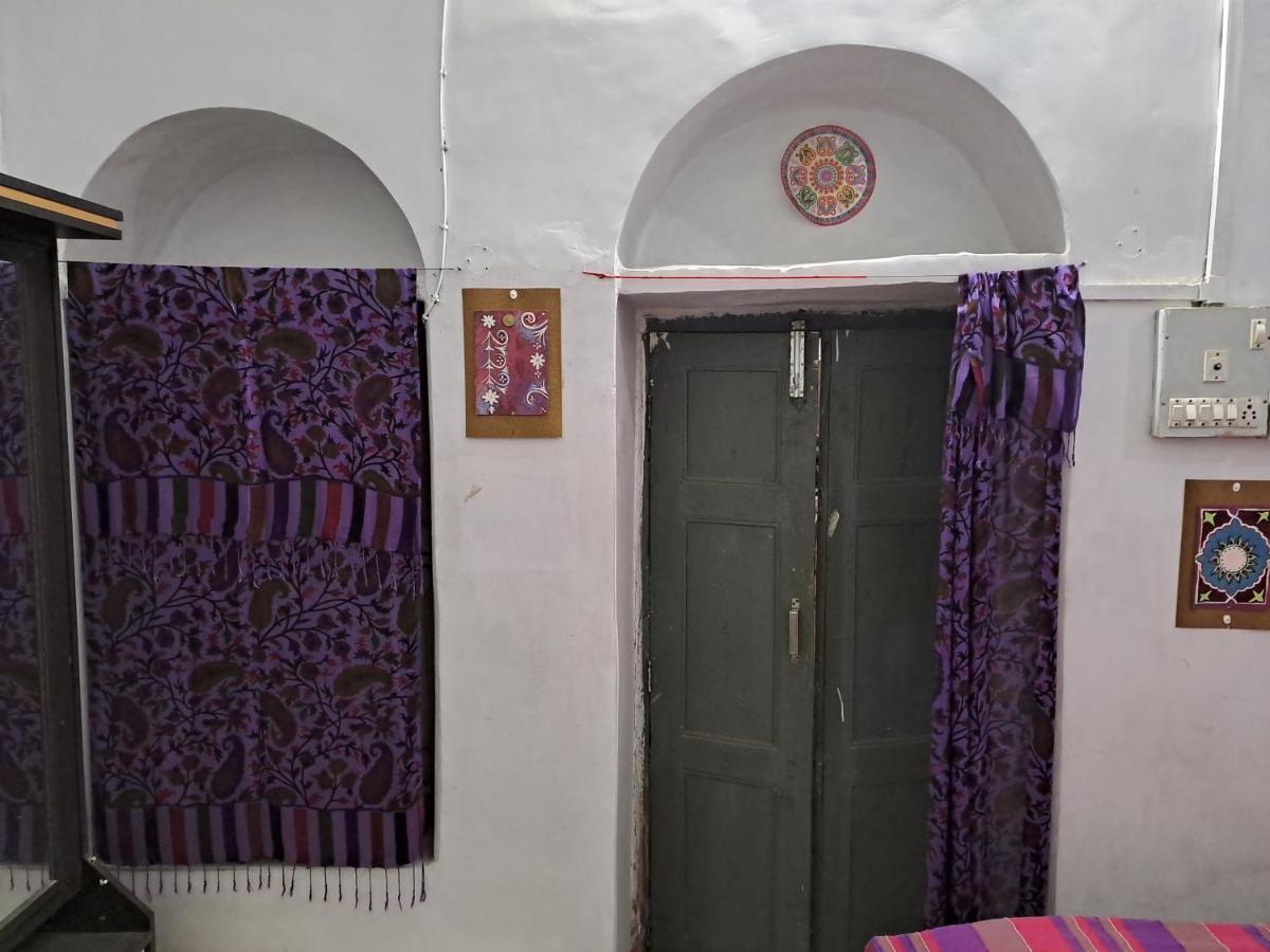 Mangla Guest House Varanasi Room photo